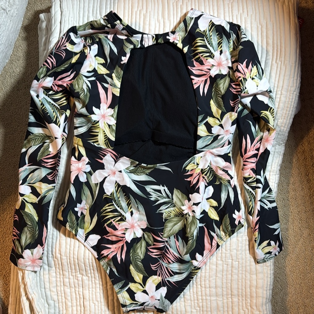 Women’s Tropical Print Long Sleeve Swimsuit - Picture 2 of 4